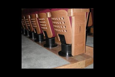 Air is introduced into the hall via the seat pedestals.
